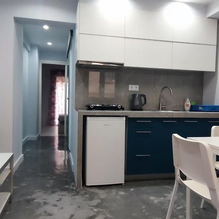 New Apartment With A Separate Entrance Near The Subway. Athena Bagian luar foto