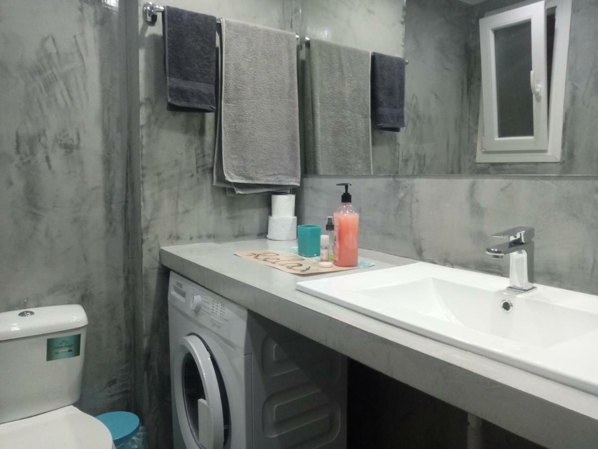New Apartment With A Separate Entrance Near The Subway. Athena Bagian luar foto